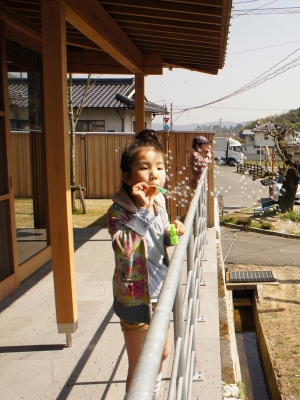 注文住宅設計確認中　退屈している子供さんの様子