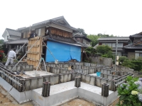丘の上の家では基礎工事１