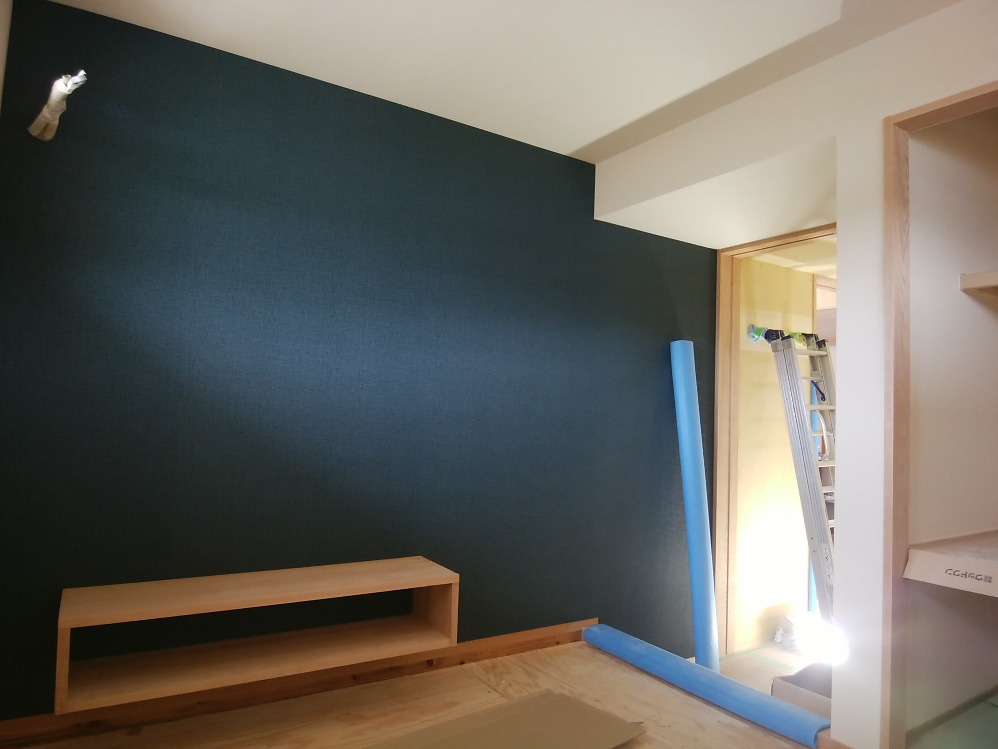 海辺に建つ家　クロス