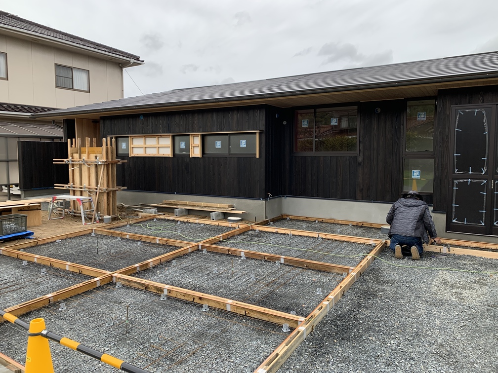 平屋　木まま　新築住宅　外構工事