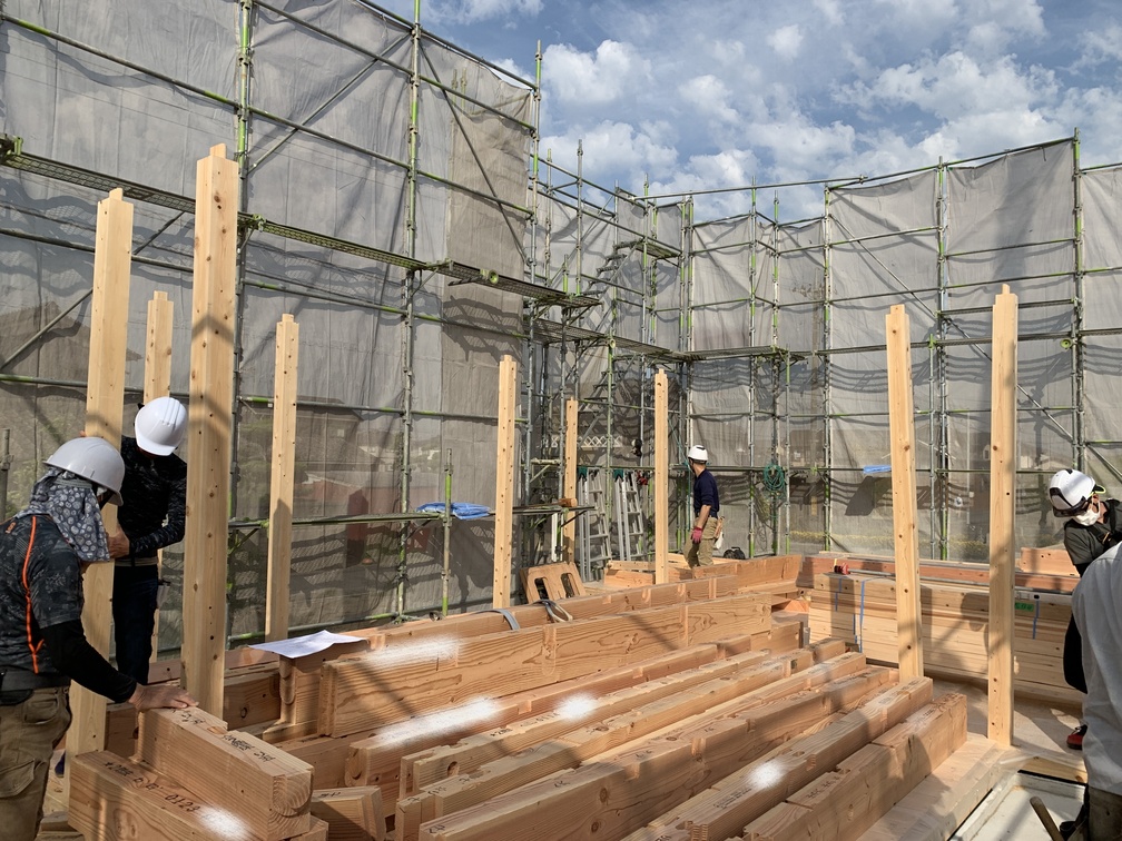 平屋　2階建て　木まま　新築住宅　木工事